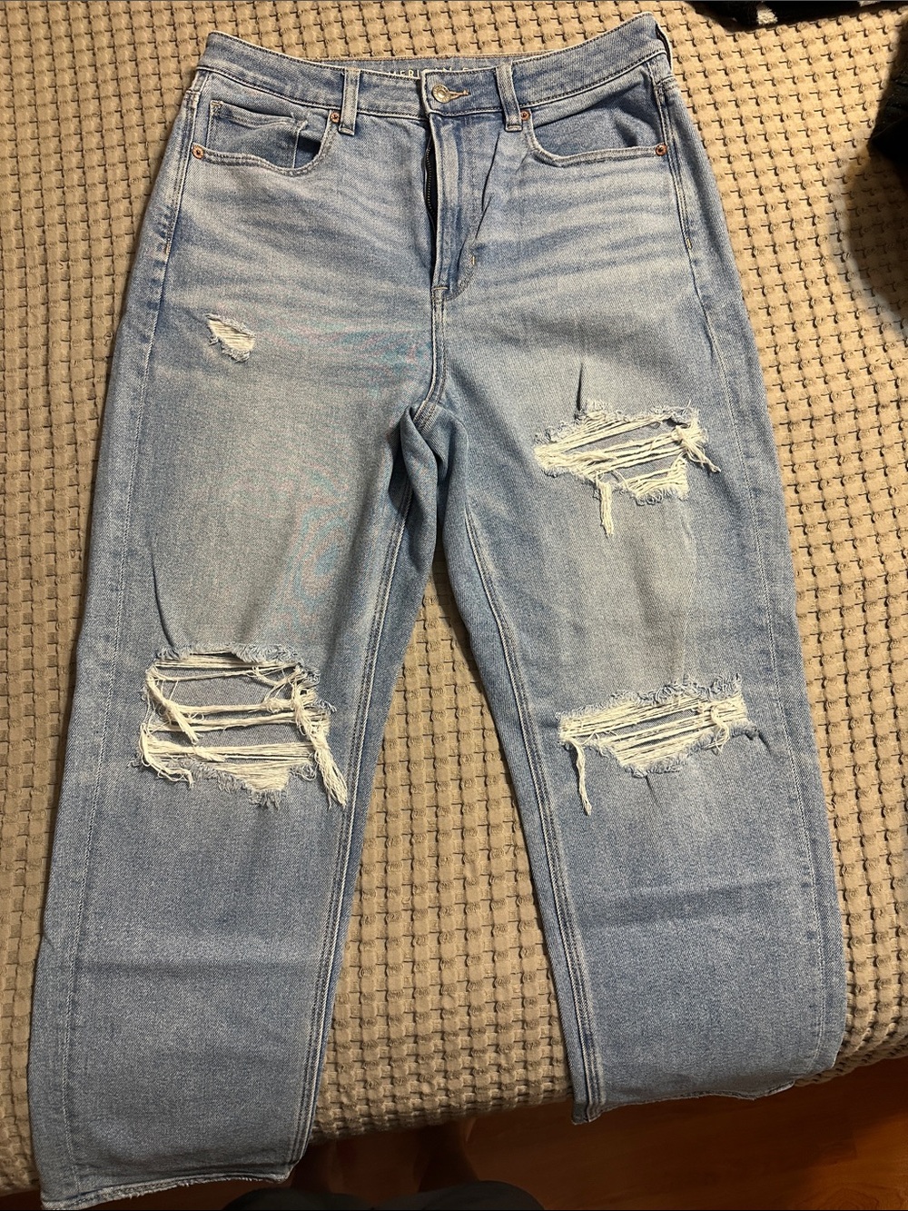 American Eagle Outfitters Light Wash Mom Straight Jeans